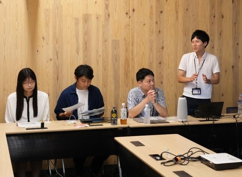 企画趣旨を説明する研究・イノベーション共創機構の舩倉副本部長(右)