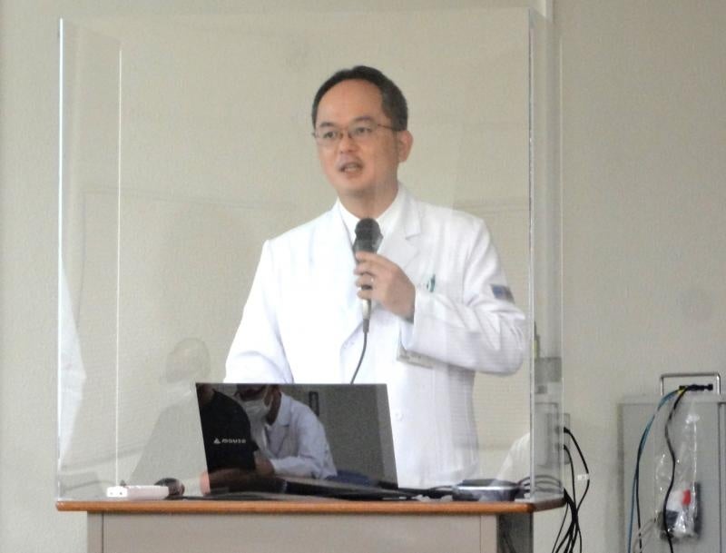 講演する講師の山下徹准教授(脳神経内科学講座)
