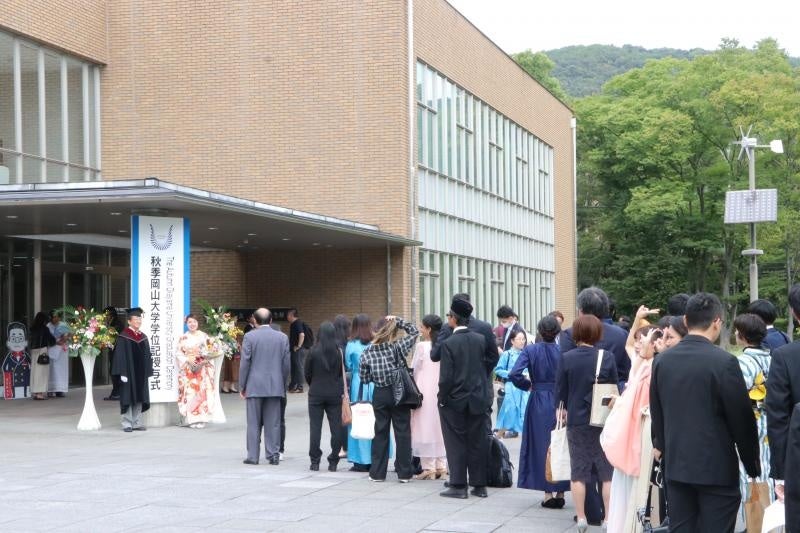 那須学長との記念撮影の様子