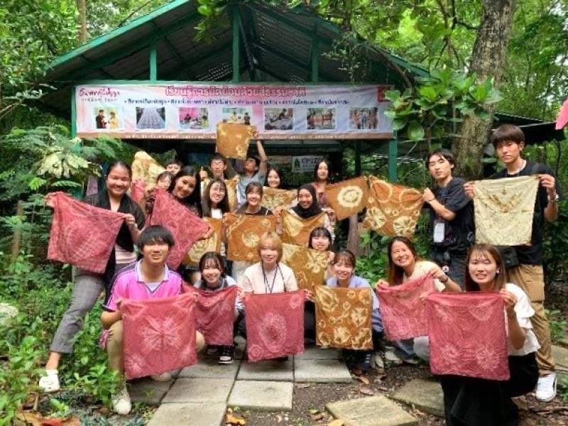 AUN・国立六大学合同サマープログラム タイダイ染め体験