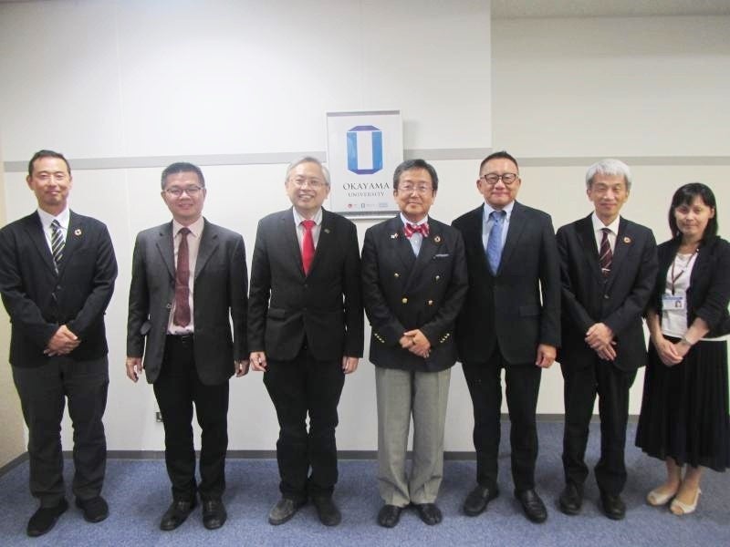 集合写真(那須学長:中央、Ewe学長:左から3番目、Gary会長:右から3番目)