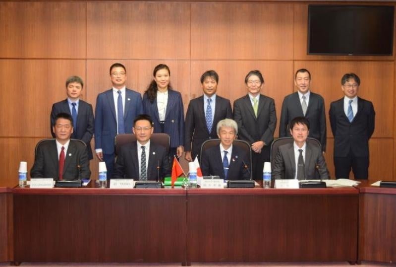 集合写真(鈴木副学長:前列右から2番目、季学長:前列左から2番目)