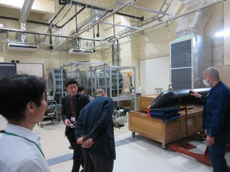 東北大学流体科学研究所 低乱風洞実験施設見学の様子