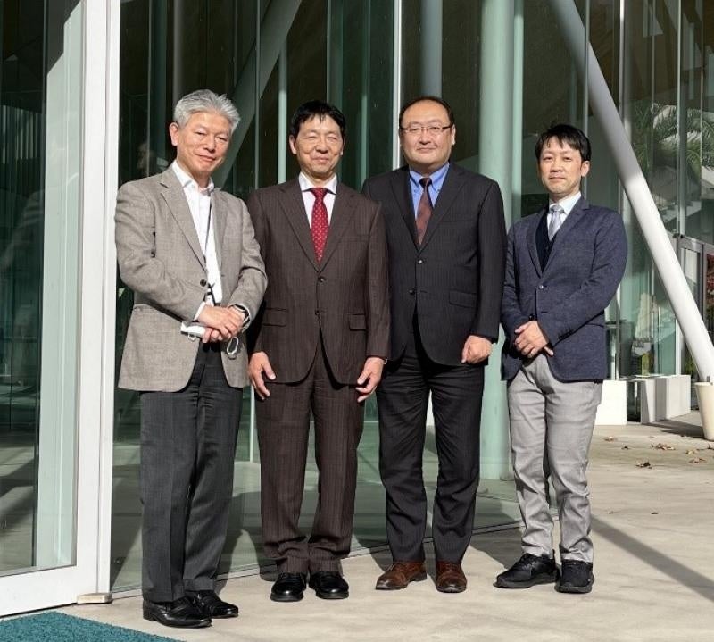（左から）菊池シニアリサーチマネージャー、加茂准教授、池田教授、櫻井副センター長
