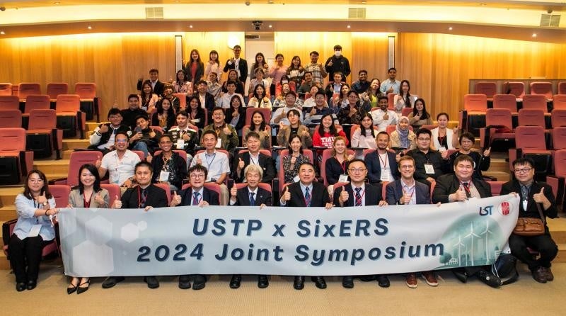 会場参加者による記念撮影