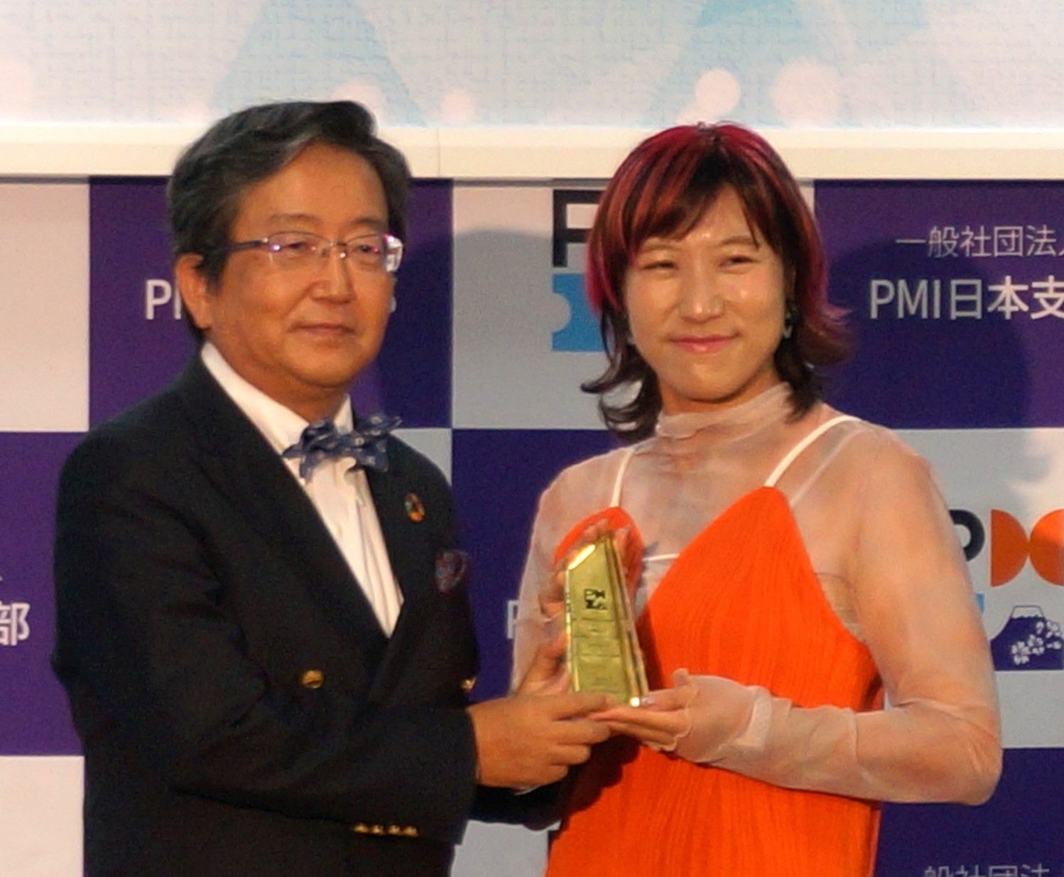 那須学長と冠さん(右)