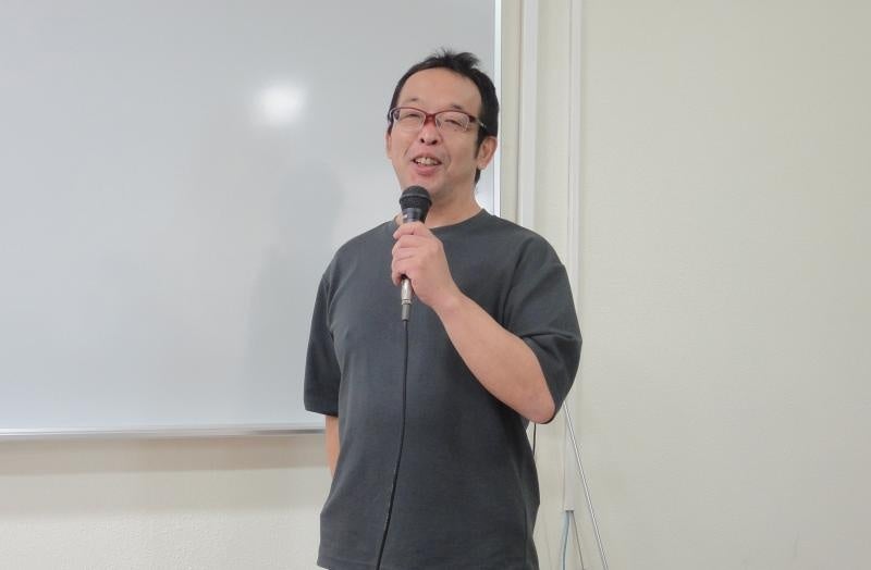 発表を行う上山和貴技術職員(動物資源部門鹿田施設)