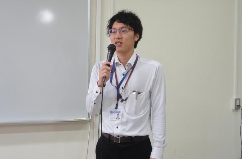発表を行う木村亮太技術職員(人体構成学)