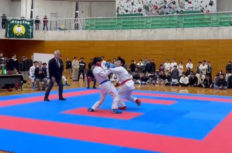 決勝戦の様子(松崎さん(右))
