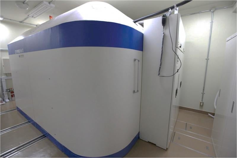 OMICに設置されている薬剤標識のための核種を製造するサイクロトロン