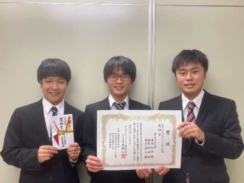 （右から）甲斐直人さん、庵谷和希さん、越智彬裕さん