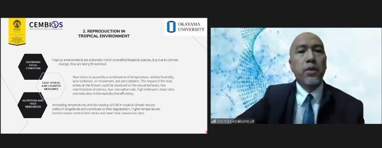 講演を行うDr. Anom Bowolaksono