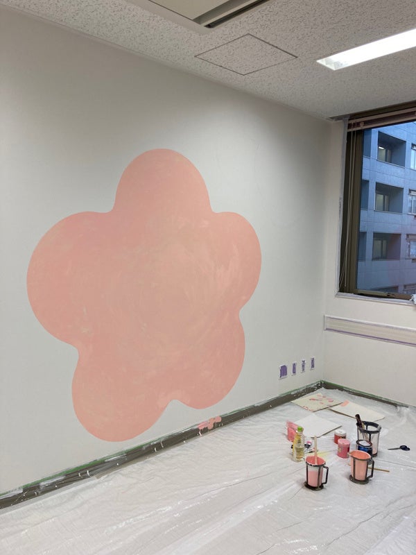 下絵にエアブラシで色を重ねていきます