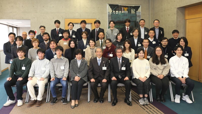 参加者の記念撮影（撮影時のみマスクを外しました）