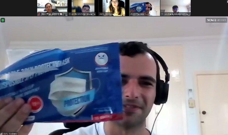 クイーンズランド大学の学生のプレゼンテーションの様子