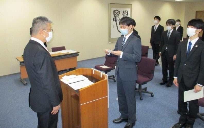 謝辞を述べる受賞者代表