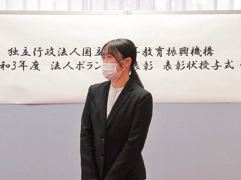 あいさつをする温井さん