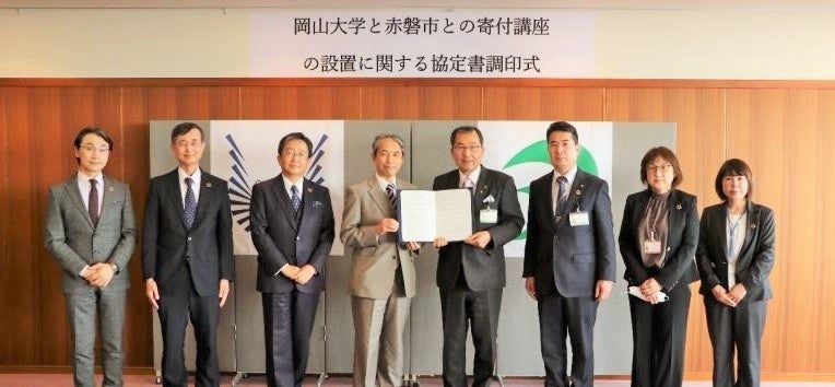 関係者の集合写真（※撮影時のみマスクを外しました）