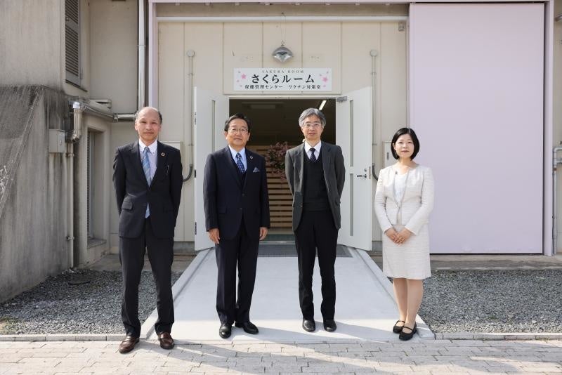 関係者の集合写真（※撮影時のみマスクを外しました）