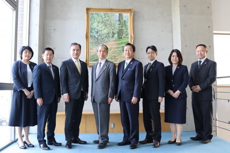 関係者の集合写真（※撮影時のみマスクを外しました）