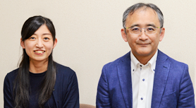 宮本愛大学院生と二見淳一郎教授（右）