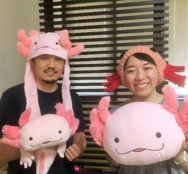 佐藤伸准教授と筆頭著者の樫本玲菜大学院生（右）