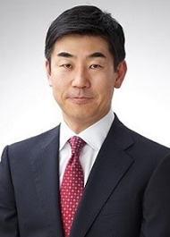 事業責任者の豊岡伸一医学部長