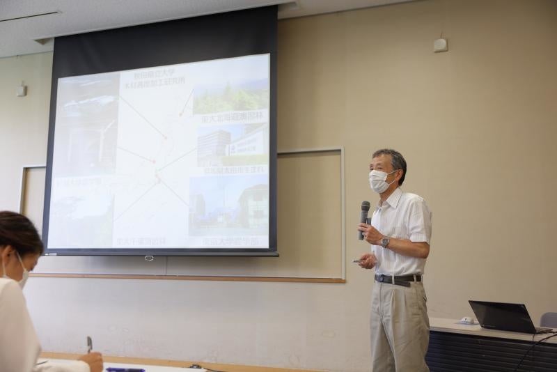 講演をする中村教授