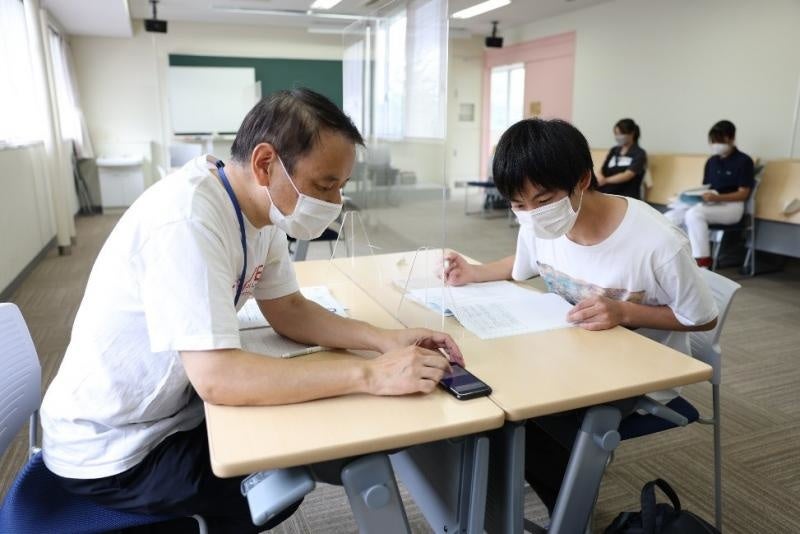 説明会後に行われた個別面談の様子