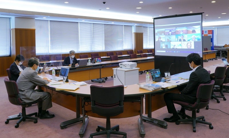 オンライン会議形式による外部評価委員会の様子