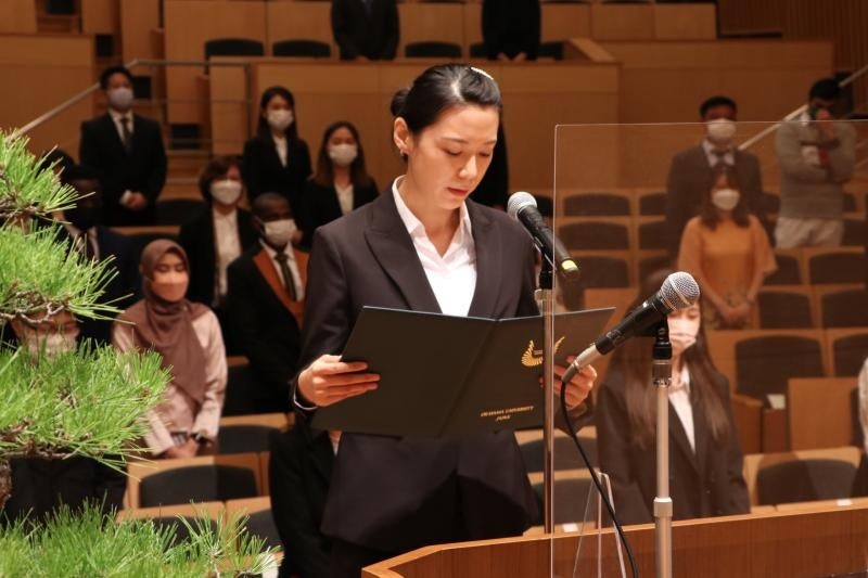 答辞を述べるリャンインさん