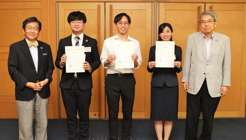 (左から)那須理事、TIANさん、合原さん、宮本さん、大塚教授