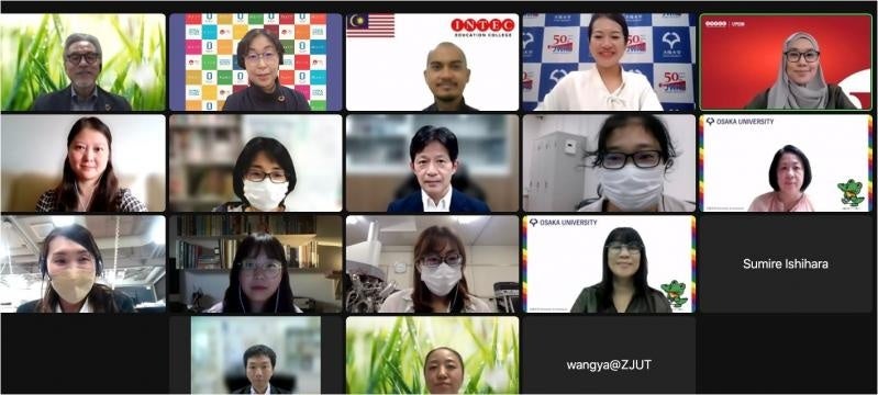 集合写真(中央列・上から2番目:大阪大学・近藤総長補佐(ダイバーシティ&インクルージョンオフィス)、最右列・一番上:INTEC教育大学・Bahiyah部長、右から2列目・上から3番目:大阪大学部局横断型女性技術職員ネットワーク・中本有紀代表)