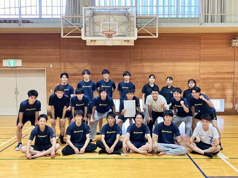 岡山大学男子バレーボール部集合写真