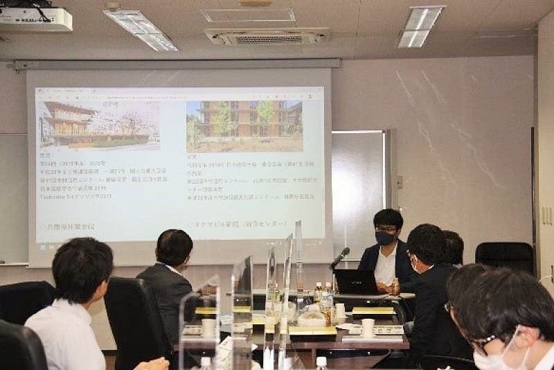 講演をする福本准教授