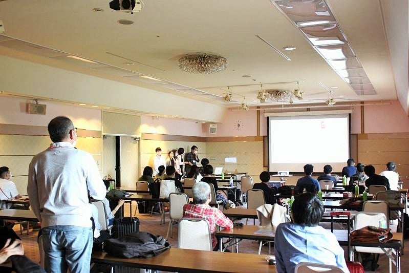 熱いディスカッションがかわされた最終日の報告会の様子