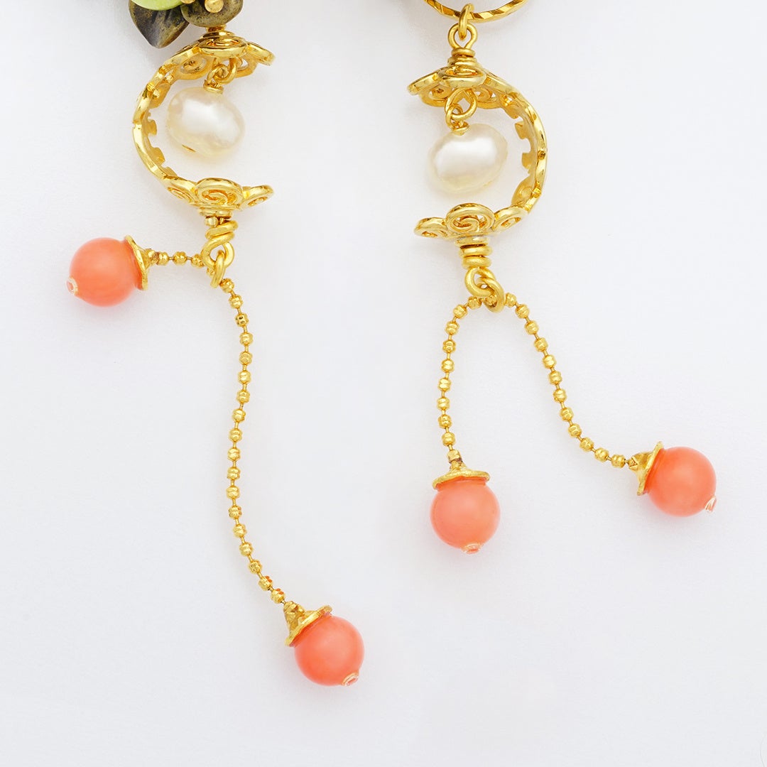 動きのあるピンクビーズのチェーン