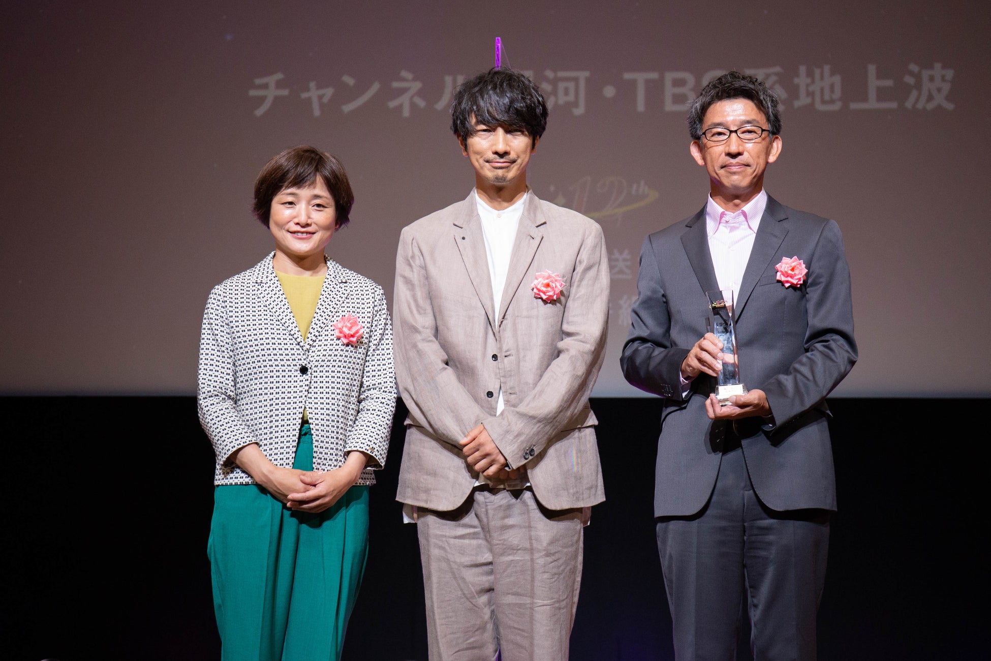 左から、チャンネル銀河㈱ 代表取締役社長 林田真由/眞島秀和/㈱ジェイアール東日本企画 コンテンツビジネス局長 相原勉