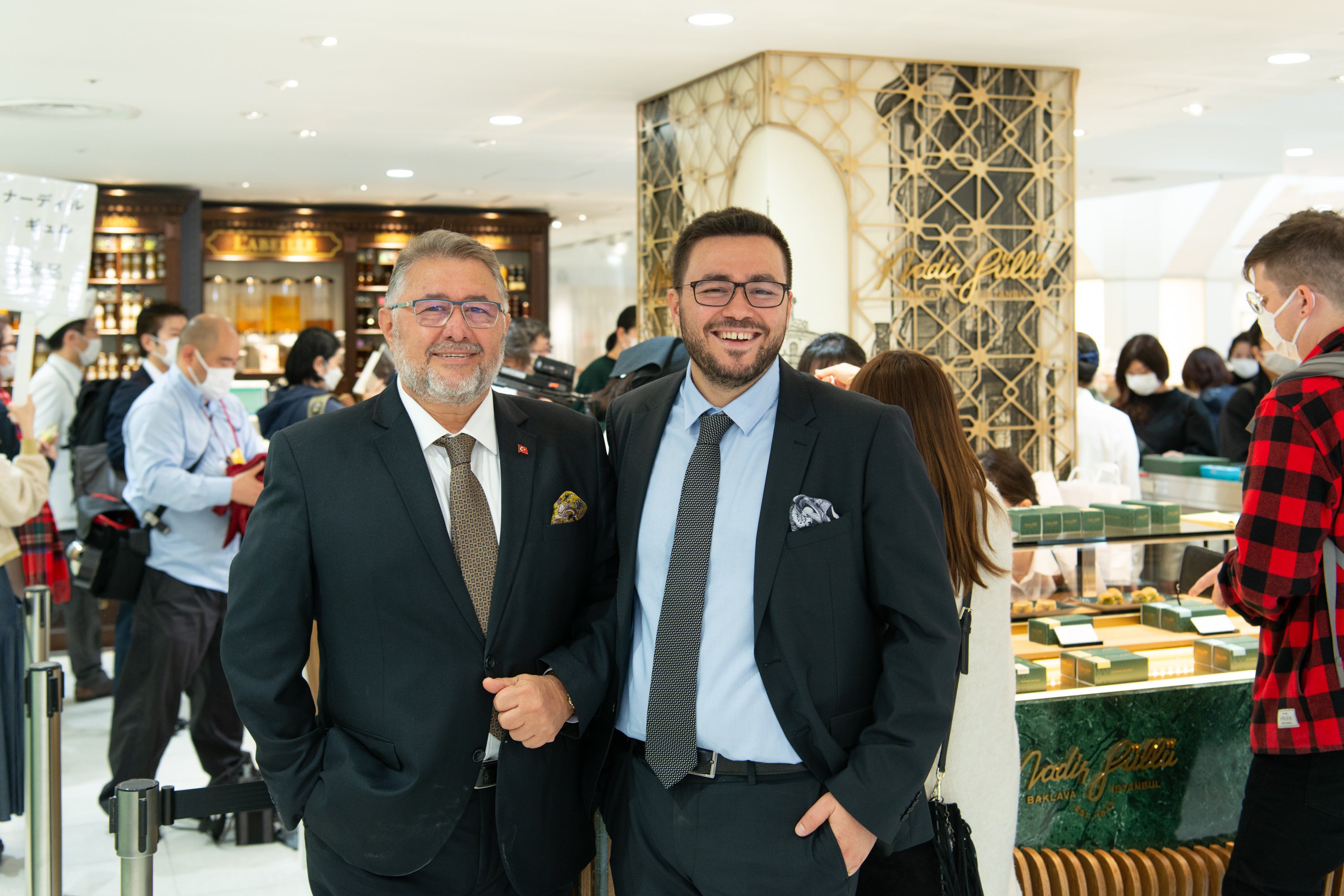 ナーディル・ギュル 松屋銀座店にて　5代目 ナーディル・ギュル氏 と 6代目 ムラット・ギュル氏