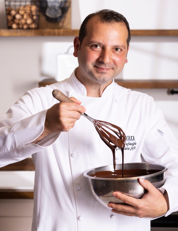 divan（ディヴァン） ジェム・チュルハオール氏