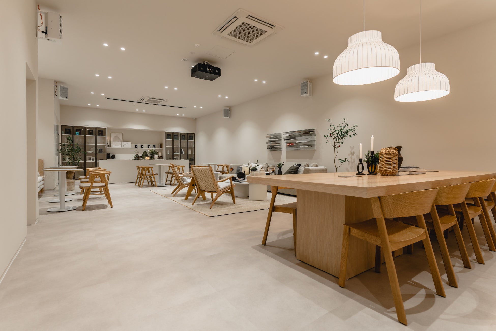 URBANBASE東灘 1階のラウンジスペース