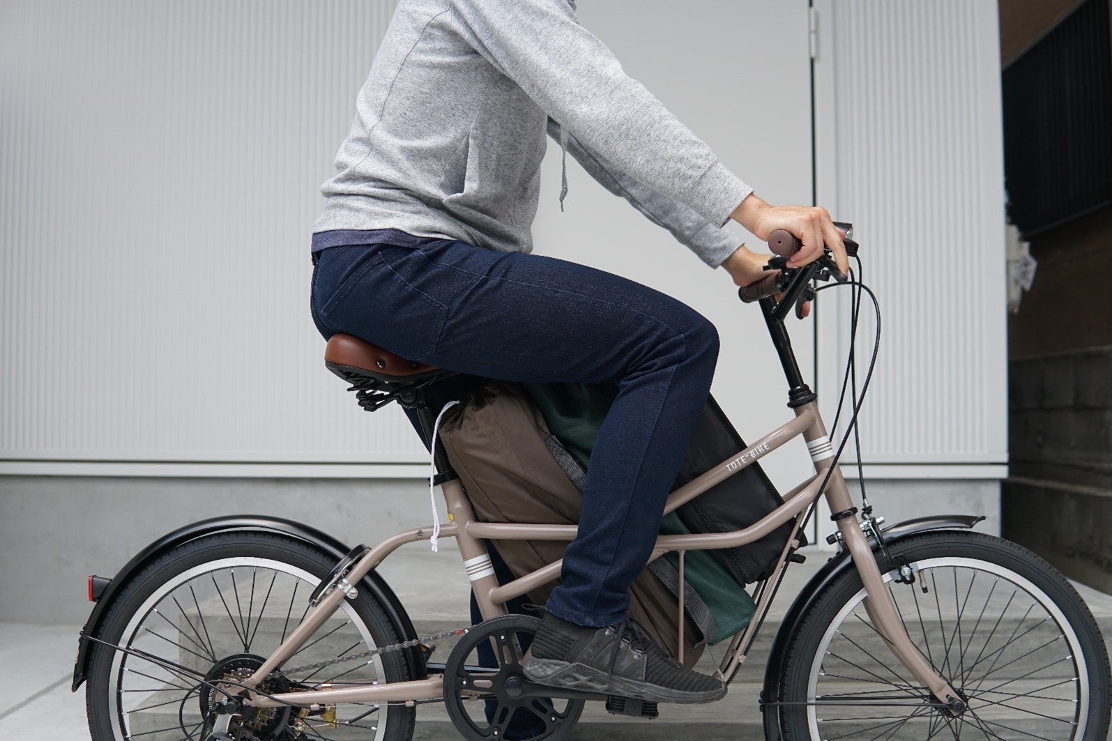 カゴがなくても荷物が運べる自転車 TOTE-BIKE（トートバイク）を