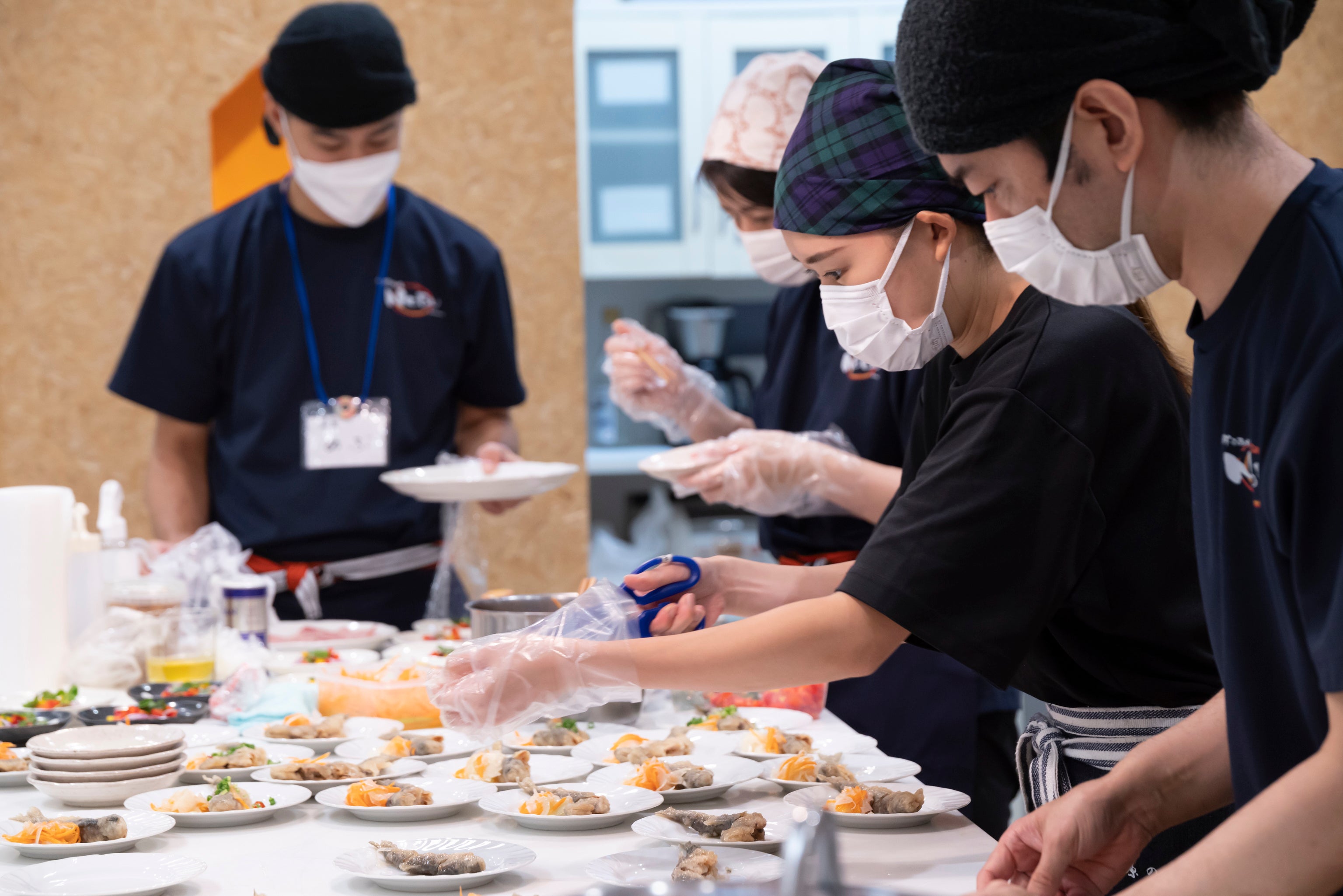 相模原産のさまざまな食材をオープンキッチンで