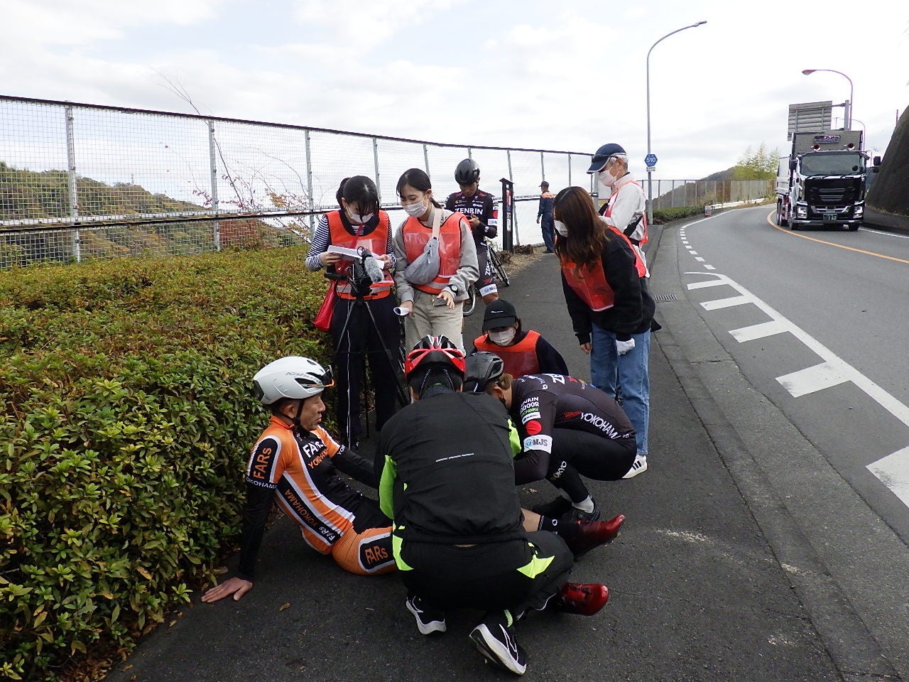 事故現場での応急処置をシミュレーション