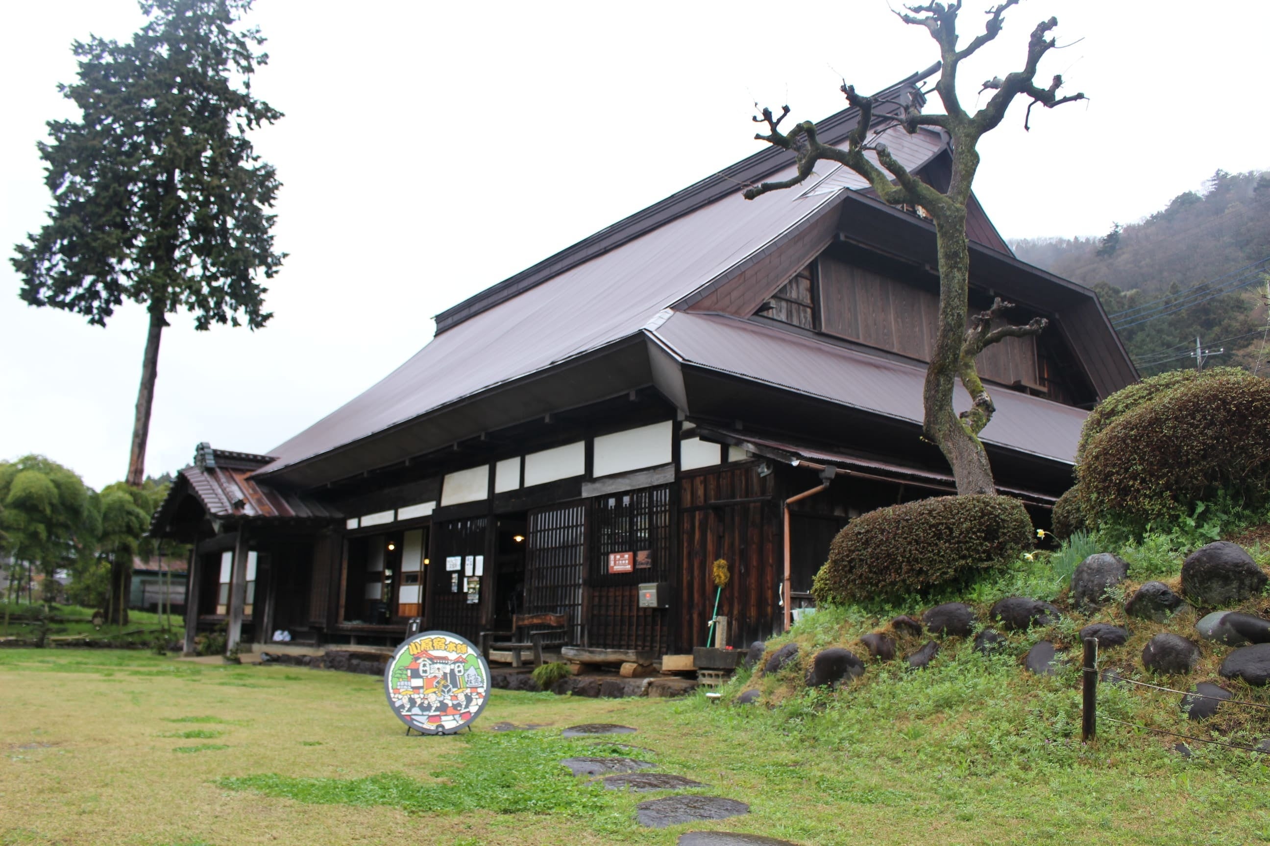 設置前に本陣と一緒に記念写真