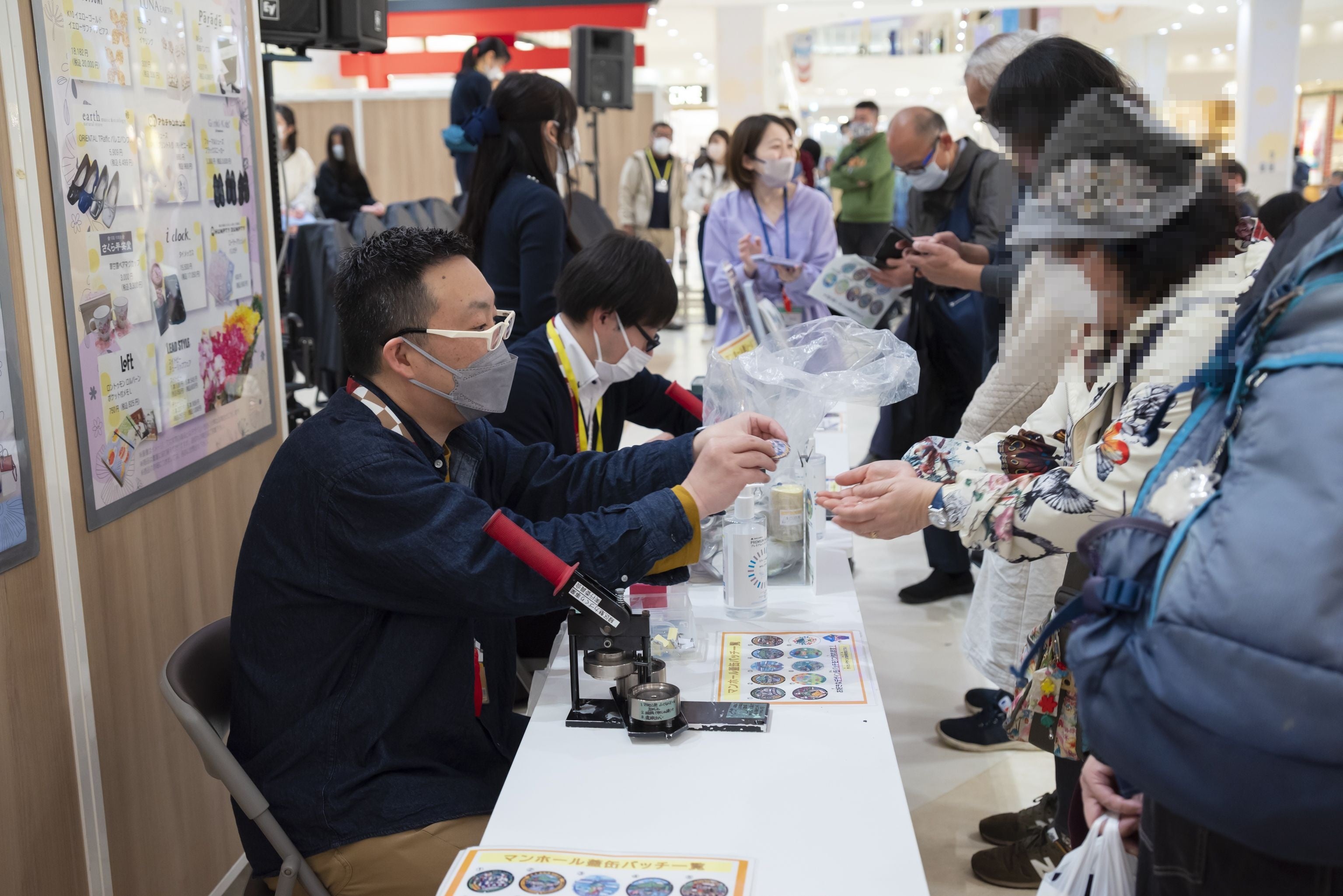 マンホール蓋缶バッチ作成体験コーナー