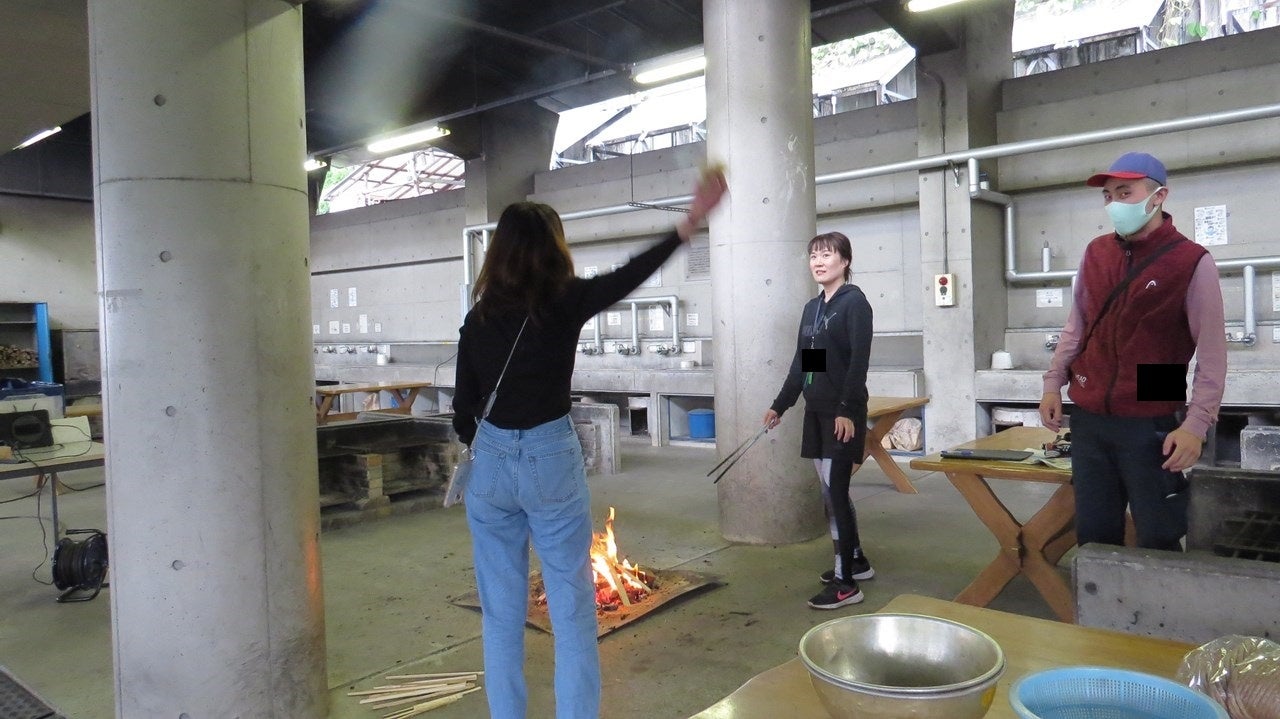 ぐるぐる回すとだんだん煙が