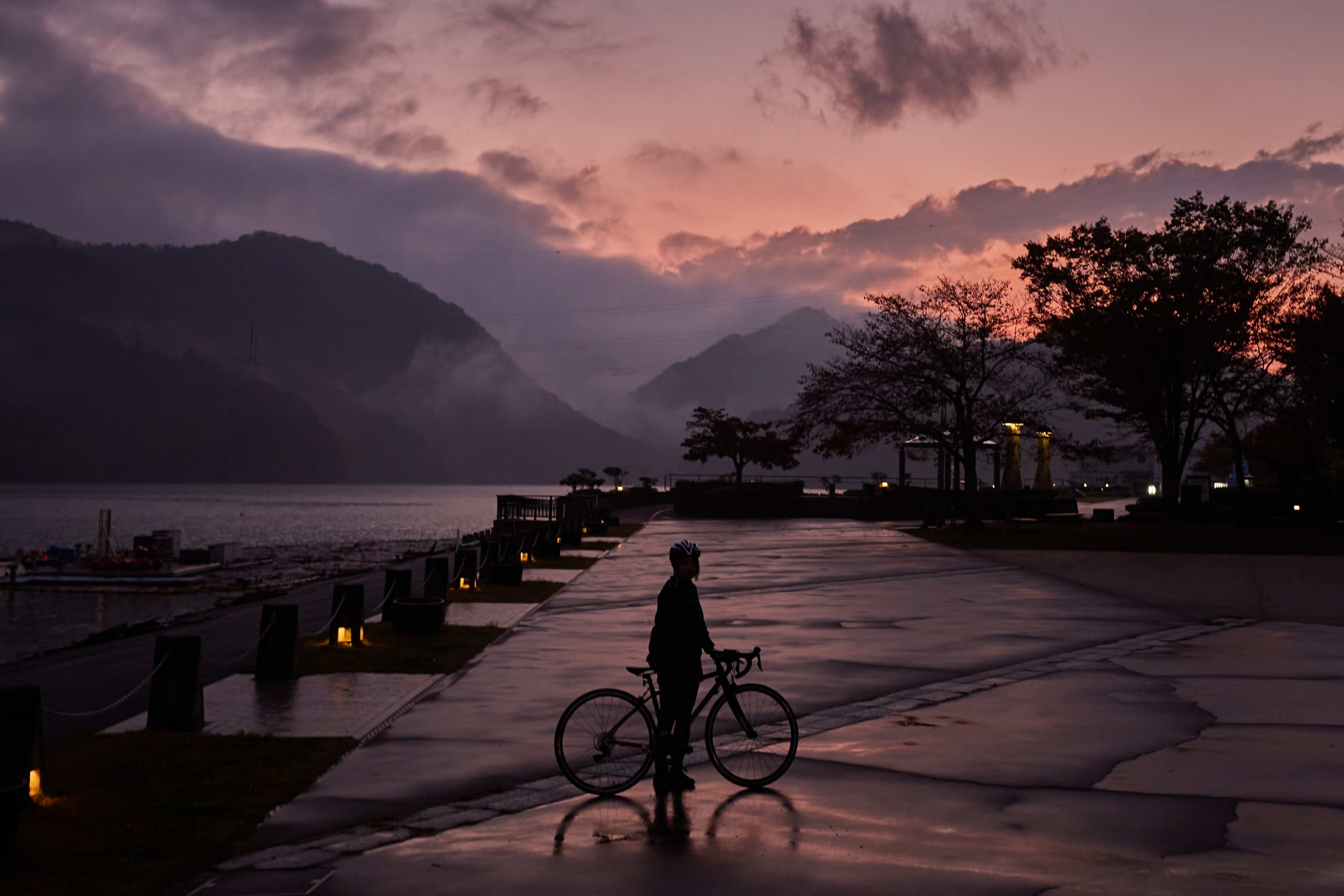 夕暮れ時の相模湖で出会える絶景
