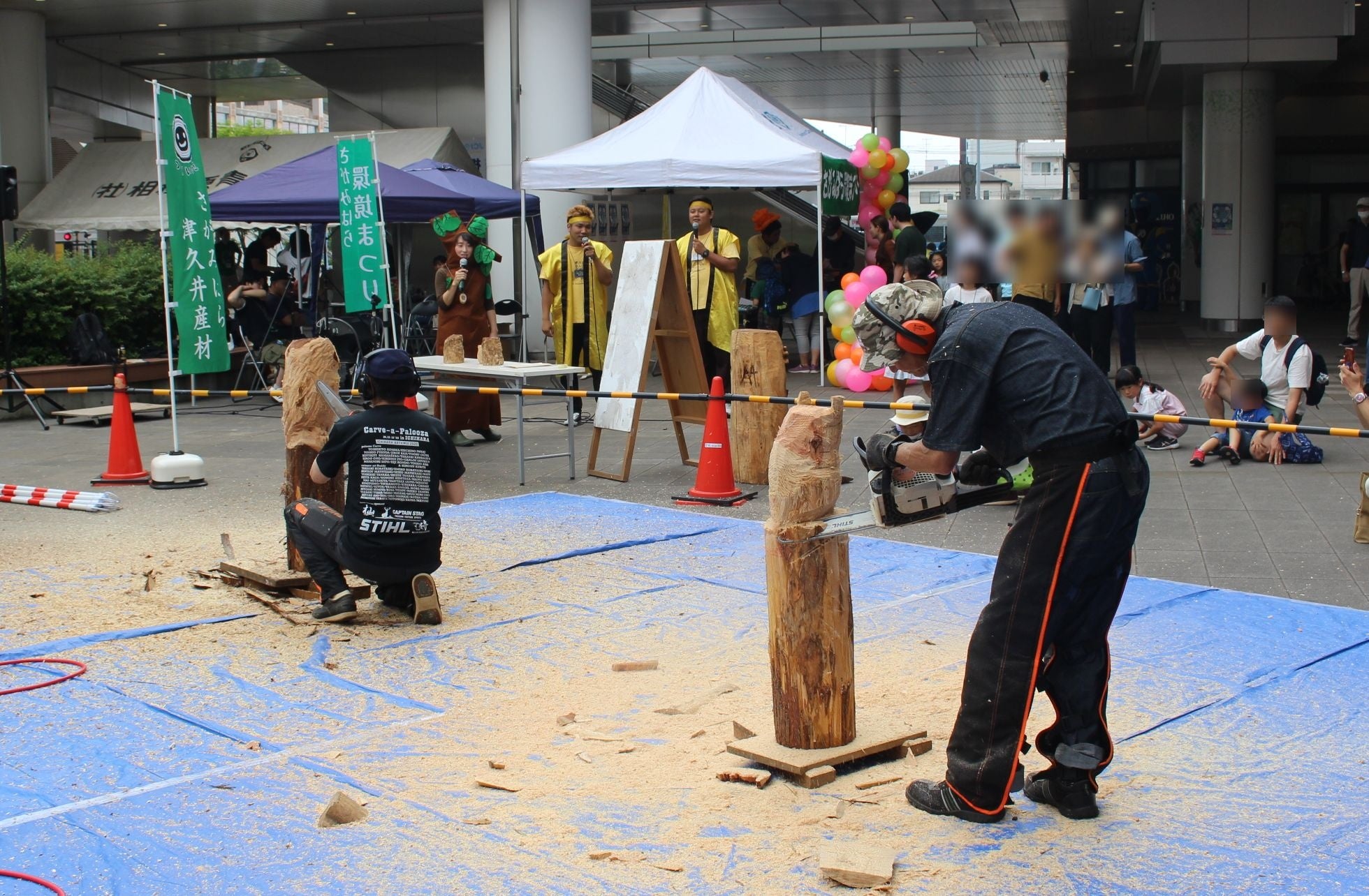 チェンソーカービングの実演