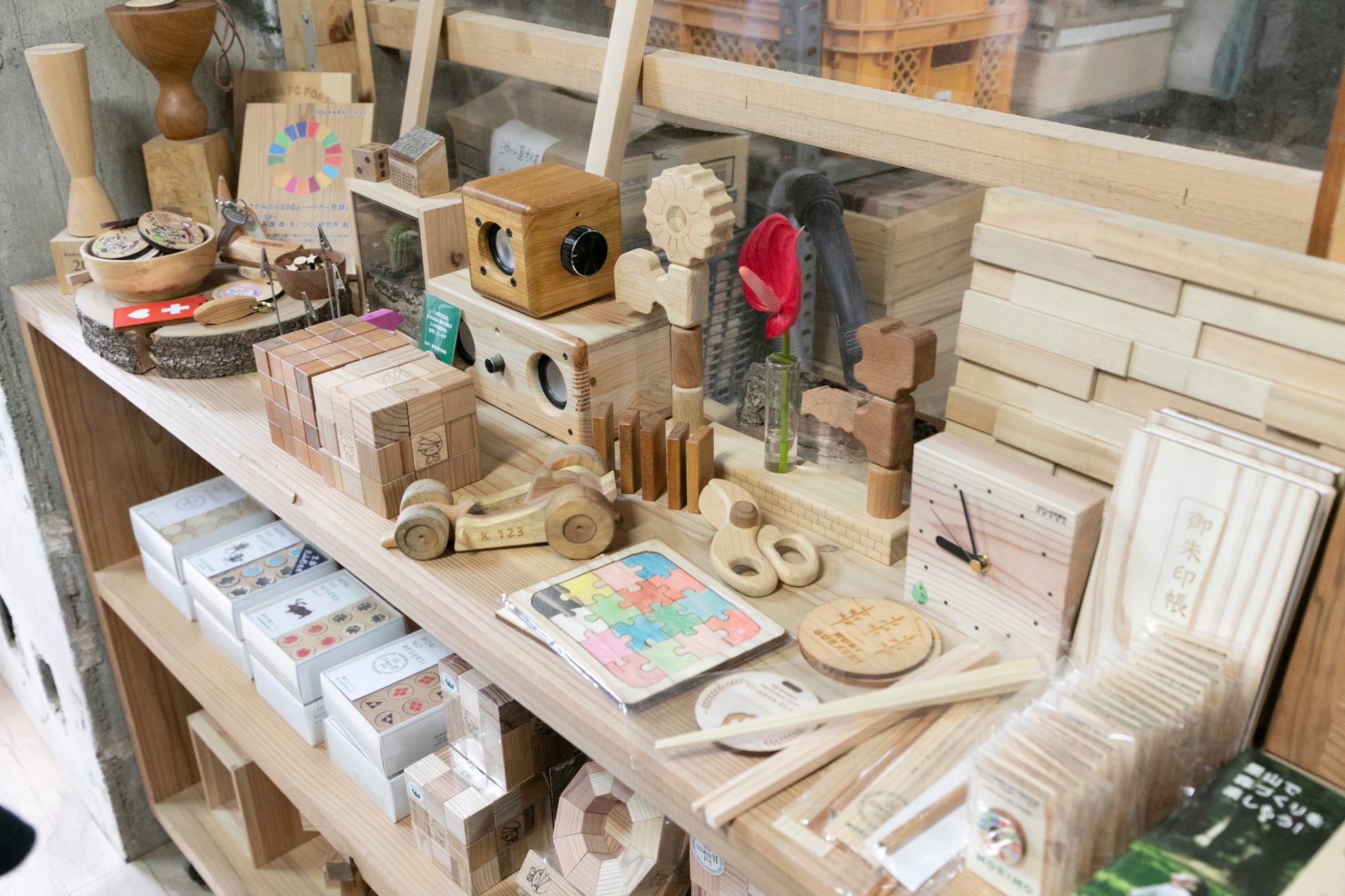 津久井産材から生み出された製品の数々